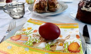 Read more about the article Tyrimas parodė, kaip lietuviai margins kiaušinius: viena technika aiškiai dominuoja